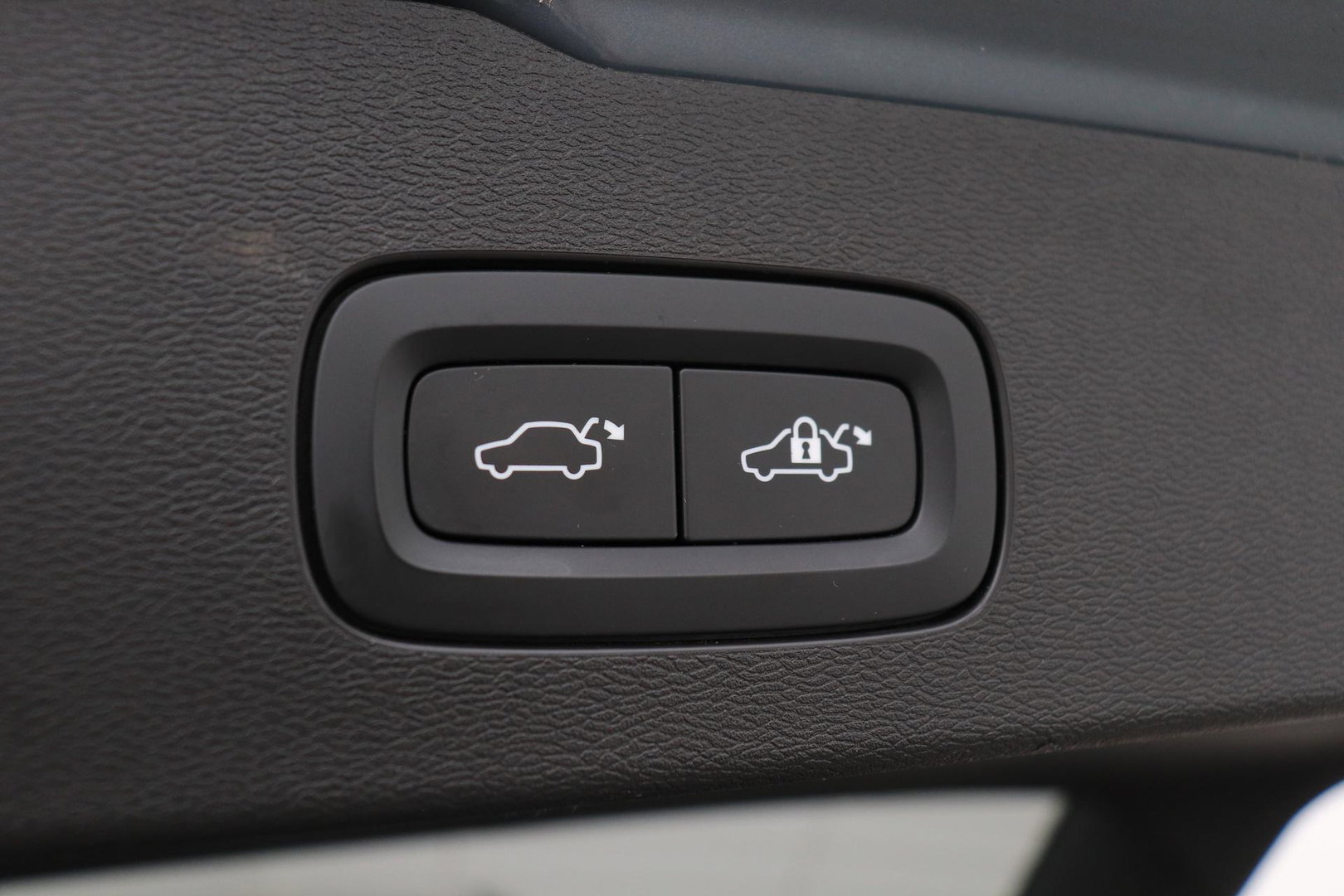 Volvo V60 T6 Plus Dark | Panoramadak | Camera | BLIS | Trekhaak | Leder