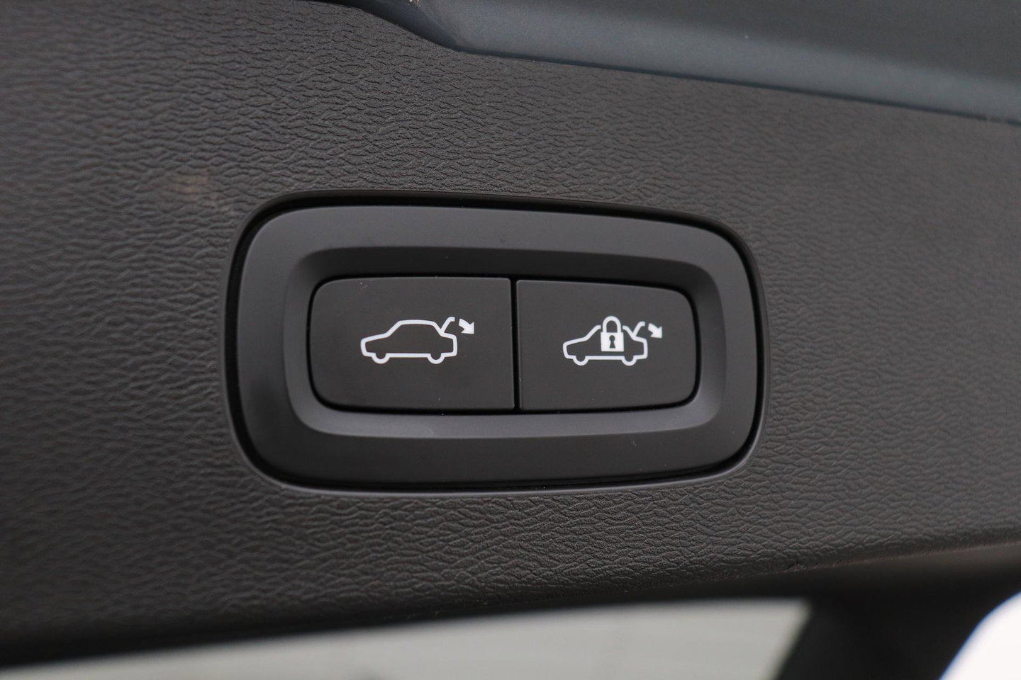 Volvo V60 T6 Plus Dark | Panoramadak | Camera | BLIS | Trekhaak | Leder