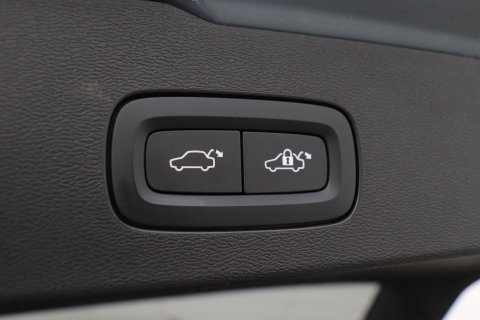 Volvo V60 T6 Plus Dark | Panoramadak | Camera | BLIS | Trekhaak | Leder