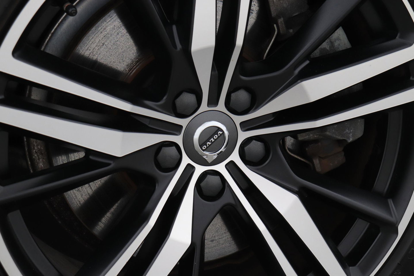 Volvo V60 T6 Plus Dark | Panoramadak | Camera | BLIS | Trekhaak | Leder