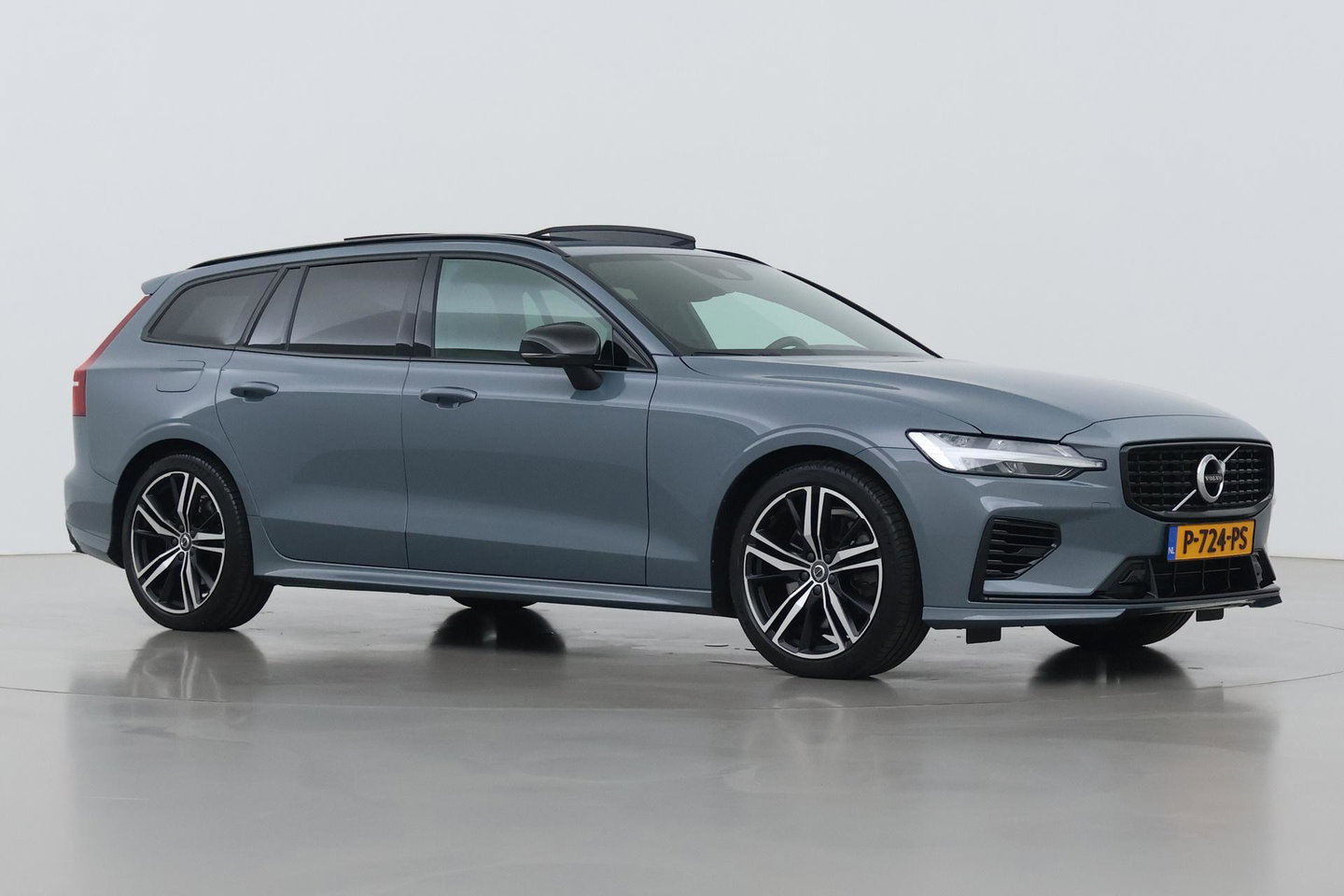 Volvo V60 T6 Plus Dark | Panoramadak | Camera | BLIS | Trekhaak | Leder
