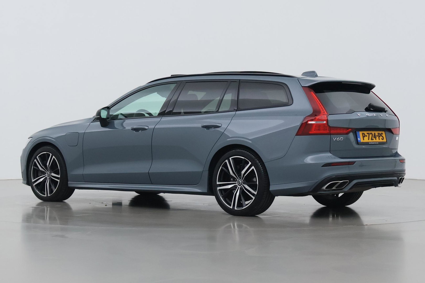 Volvo V60 T6 Plus Dark | Panoramadak | Camera | BLIS | Trekhaak | Leder