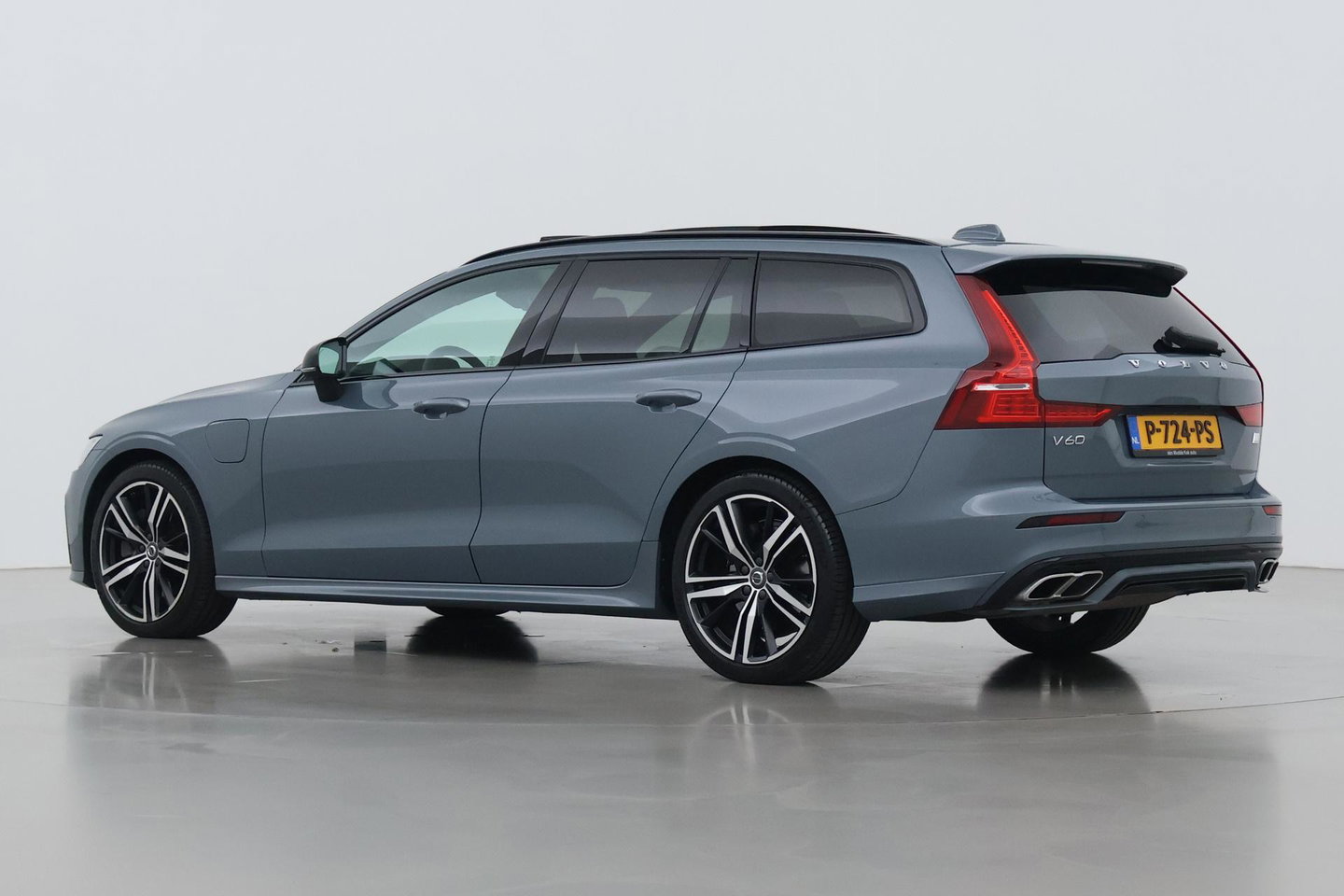 Volvo V60 T6 Plus Dark | Panoramadak | Camera | BLIS | Trekhaak | Leder