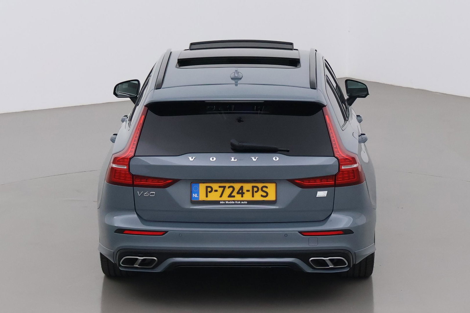 Volvo V60 T6 Plus Dark | Panoramadak | Camera | BLIS | Trekhaak | Leder