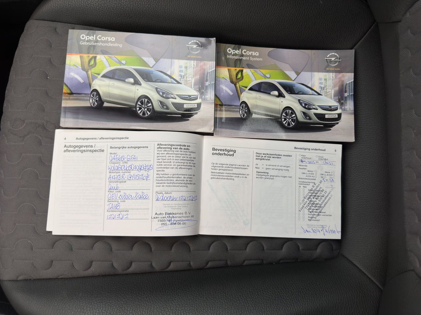 Opel Corsa 1.4-16V Cosmo Aut. *LEATHER-FABRIC | HEATED-COMFORTSEATS | CRUISE | PDC | FIETSENDRAGER | 16''ALU*