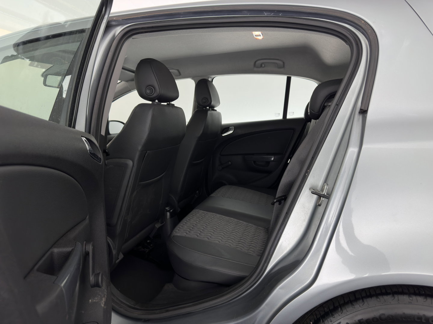 Opel Corsa 1.4-16V Cosmo Aut. *LEATHER-FABRIC | HEATED-COMFORTSEATS | CRUISE | PDC | FIETSENDRAGER | 16''ALU*