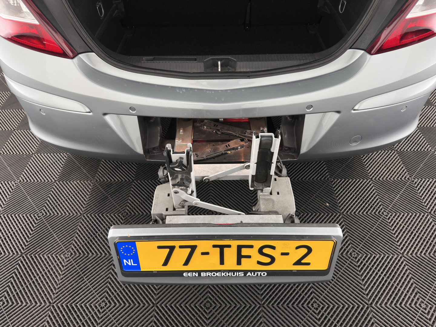 Opel Corsa 1.4-16V Cosmo Aut. *LEATHER-FABRIC | HEATED-COMFORTSEATS | CRUISE | PDC | FIETSENDRAGER | 16''ALU*