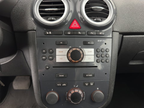 Opel Corsa 1.4-16V Cosmo Aut. *LEATHER-FABRIC | HEATED-COMFORTSEATS | CRUISE | PDC | FIETSENDRAGER | 16''ALU*