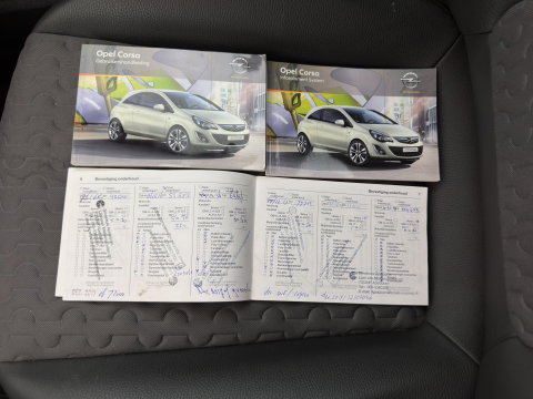 Opel Corsa 1.4-16V Cosmo Aut. *LEATHER-FABRIC | HEATED-COMFORTSEATS | CRUISE | PDC | FIETSENDRAGER | 16''ALU*