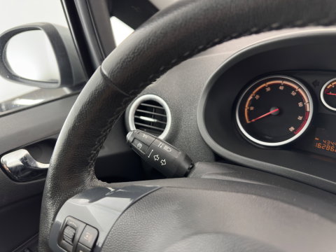 Opel Corsa 1.4-16V Cosmo Aut. *LEATHER-FABRIC | HEATED-COMFORTSEATS | CRUISE | PDC | FIETSENDRAGER | 16''ALU*
