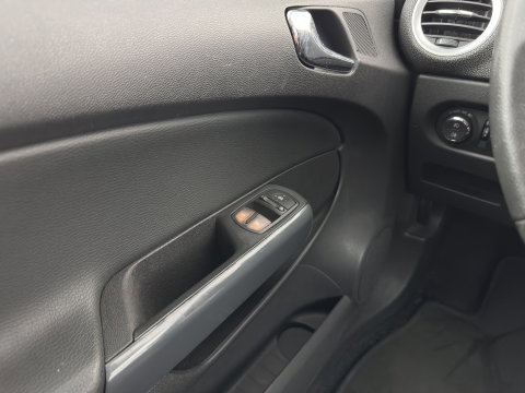 Opel Corsa 1.4-16V Cosmo Aut. *LEATHER-FABRIC | HEATED-COMFORTSEATS | CRUISE | PDC | FIETSENDRAGER | 16''ALU*