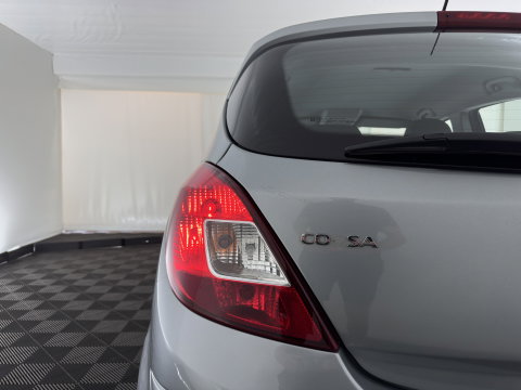 Opel Corsa 1.4-16V Cosmo Aut. *LEATHER-FABRIC | HEATED-COMFORTSEATS | CRUISE | PDC | FIETSENDRAGER | 16''ALU*