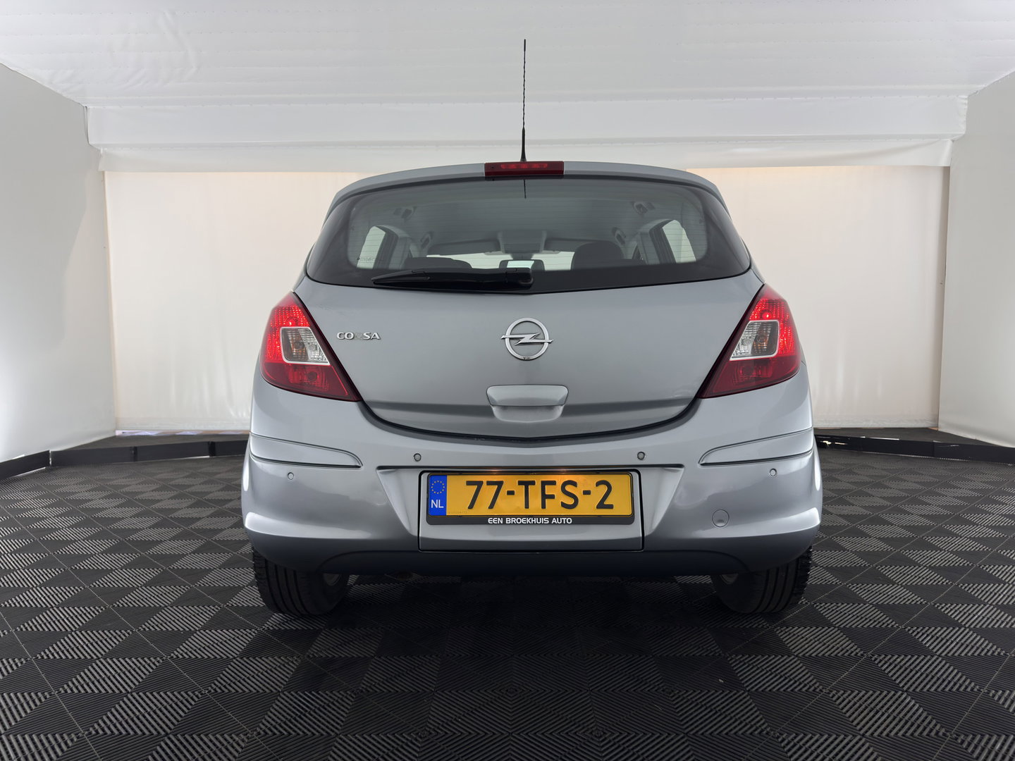 Opel Corsa 1.4-16V Cosmo Aut. *LEATHER-FABRIC | HEATED-COMFORTSEATS | CRUISE | PDC | FIETSENDRAGER | 16''ALU*