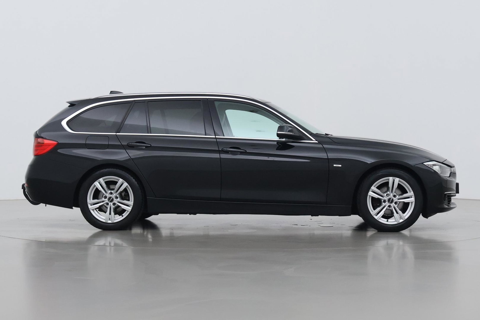 BMW 3 Serie Touring 320i Upgrade Edition | Trekhaak | Leder | Navigatie | PDC | Stoelverwarming