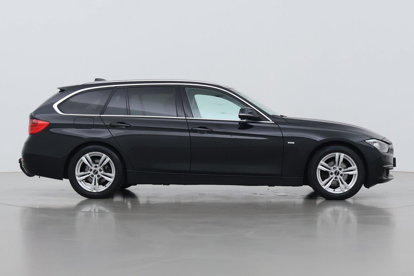 BMW 3 Serie Touring 320i Upgrade Edition | Trekhaak | Leder | Navigatie | PDC | Stoelverwarming