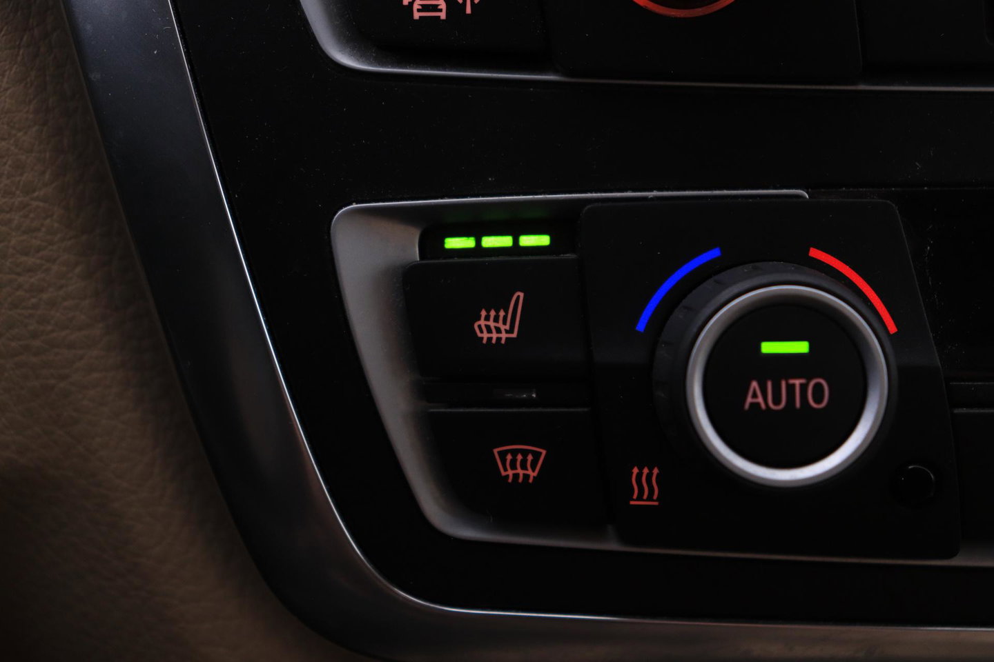 BMW 3 Serie Touring 320i Upgrade Edition | Trekhaak | Leder | Navigatie | PDC | Stoelverwarming