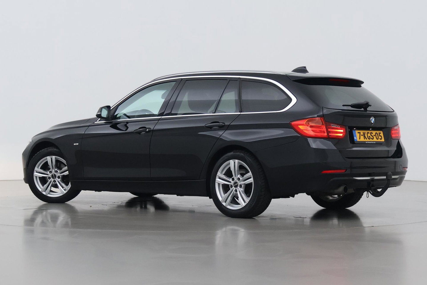 BMW 3 Serie Touring 320i Upgrade Edition | Trekhaak | Leder | Navigatie | PDC | Stoelverwarming