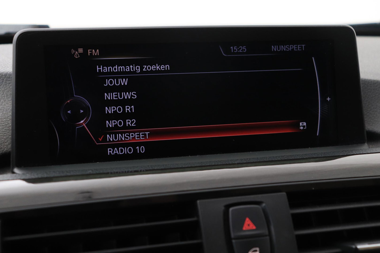BMW 3 Serie Touring 320i Upgrade Edition | Trekhaak | Leder | Navigatie | PDC | Stoelverwarming