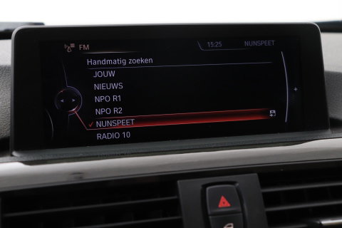 BMW 3 Serie Touring 320i Upgrade Edition | Trekhaak | Leder | Navigatie | PDC | Stoelverwarming