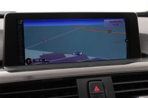 BMW 3 Serie Touring 320i Upgrade Edition | Trekhaak | Leder | Navigatie | PDC | Stoelverwarming