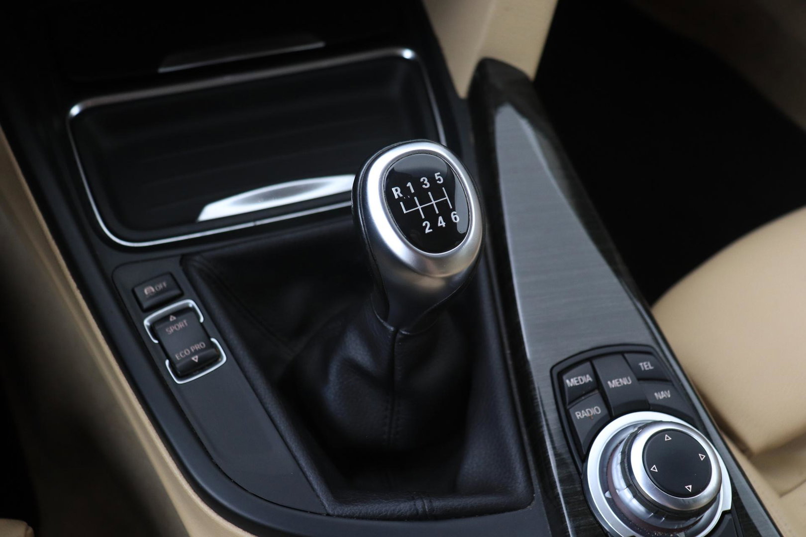 BMW 3 Serie Touring 320i Upgrade Edition | Trekhaak | Leder | Navigatie | PDC | Stoelverwarming