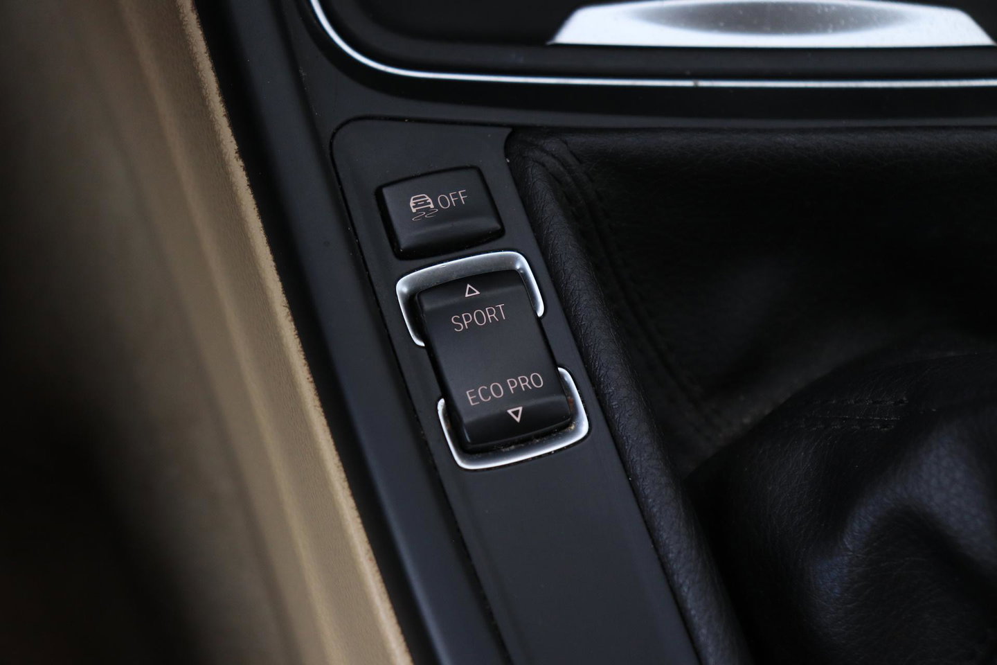 BMW 3 Serie Touring 320i Upgrade Edition | Trekhaak | Leder | Navigatie | PDC | Stoelverwarming