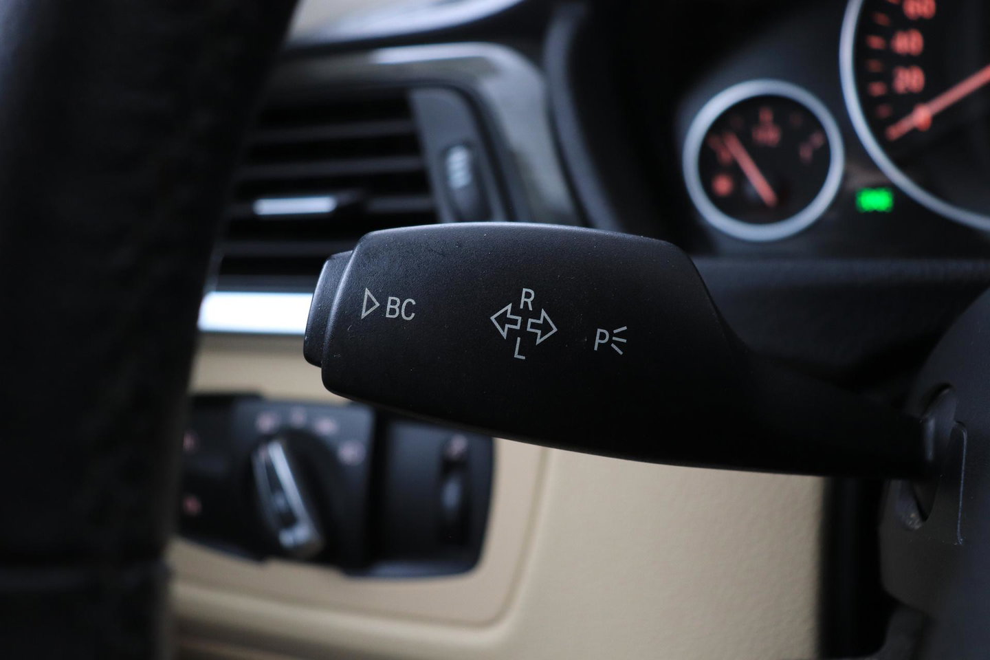 BMW 3 Serie Touring 320i Upgrade Edition | Trekhaak | Leder | Navigatie | PDC | Stoelverwarming