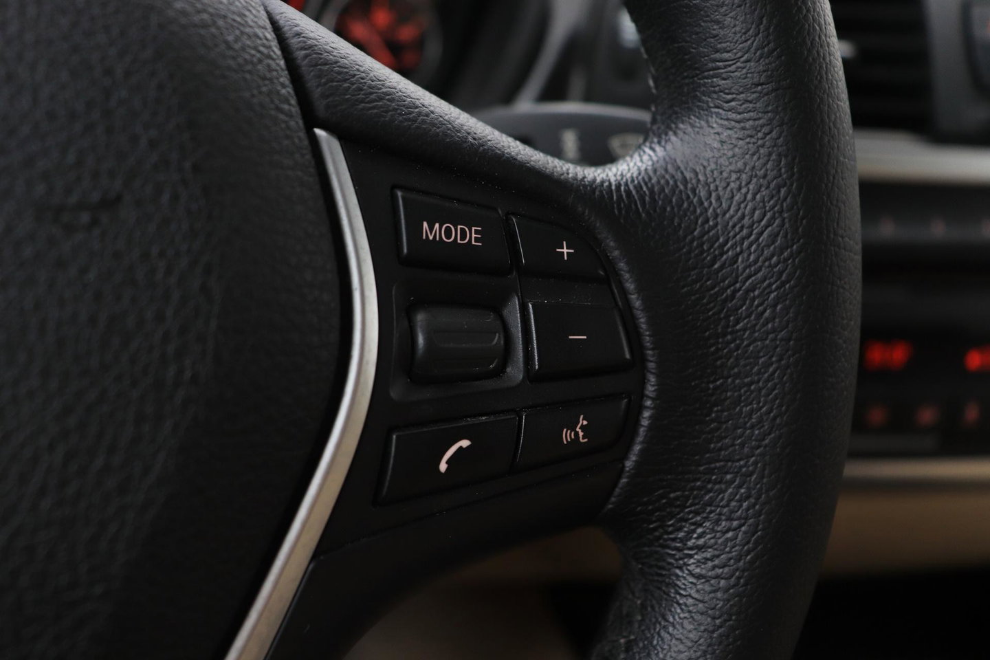 BMW 3 Serie Touring 320i Upgrade Edition | Trekhaak | Leder | Navigatie | PDC | Stoelverwarming