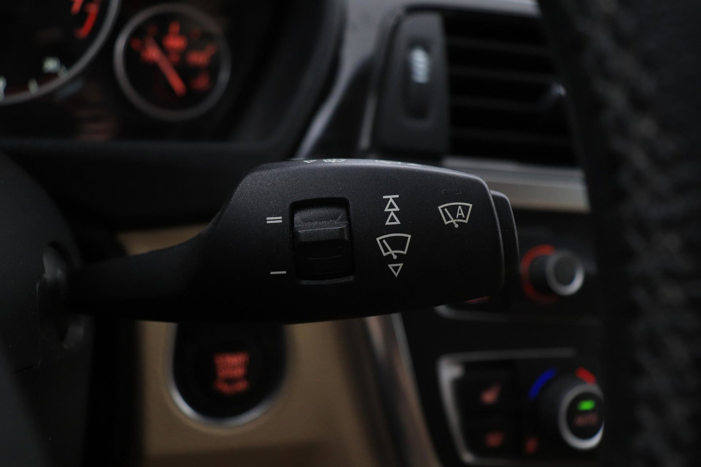 BMW 3 Serie Touring 320i Upgrade Edition | Trekhaak | Leder | Navigatie | PDC | Stoelverwarming