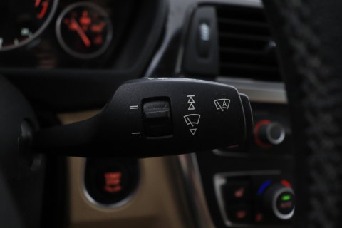 BMW 3 Serie Touring 320i Upgrade Edition | Trekhaak | Leder | Navigatie | PDC | Stoelverwarming