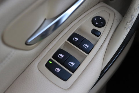 BMW 3 Serie Touring 320i Upgrade Edition | Trekhaak | Leder | Navigatie | PDC | Stoelverwarming