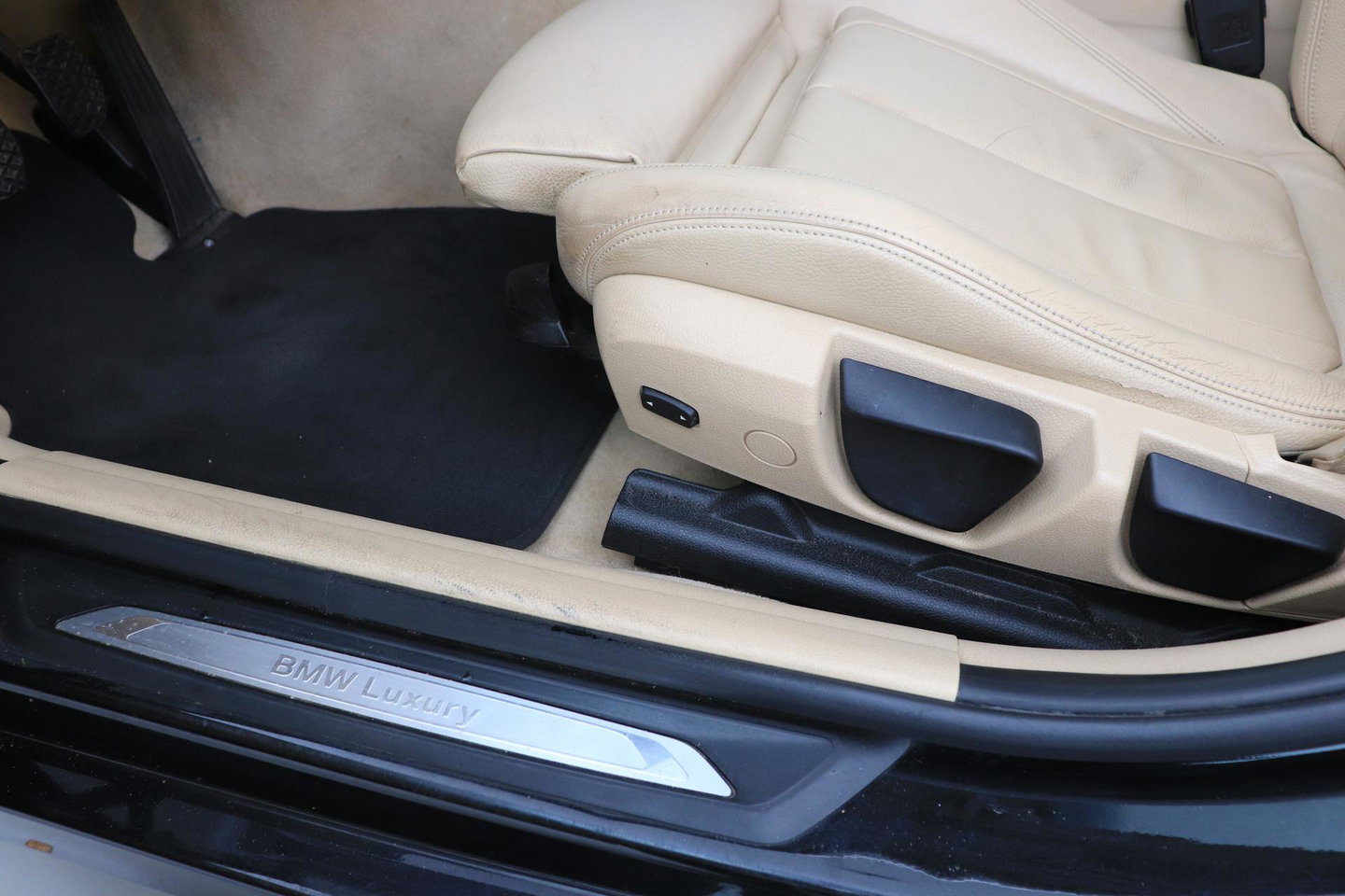 BMW 3 Serie Touring 320i Upgrade Edition | Trekhaak | Leder | Navigatie | PDC | Stoelverwarming