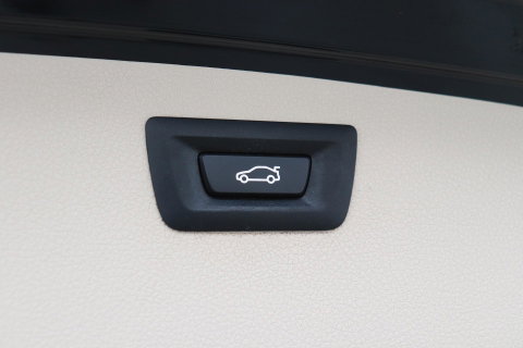 BMW 3 Serie Touring 320i Upgrade Edition | Trekhaak | Leder | Navigatie | PDC | Stoelverwarming