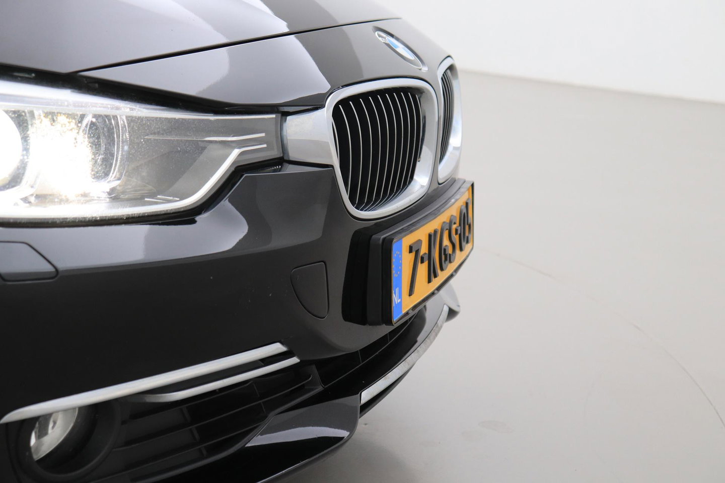 BMW 3 Serie Touring 320i Upgrade Edition | Trekhaak | Leder | Navigatie | PDC | Stoelverwarming