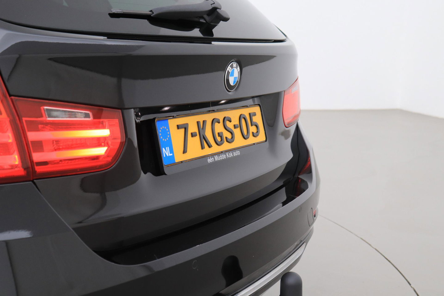 BMW 3 Serie Touring 320i Upgrade Edition | Trekhaak | Leder | Navigatie | PDC | Stoelverwarming
