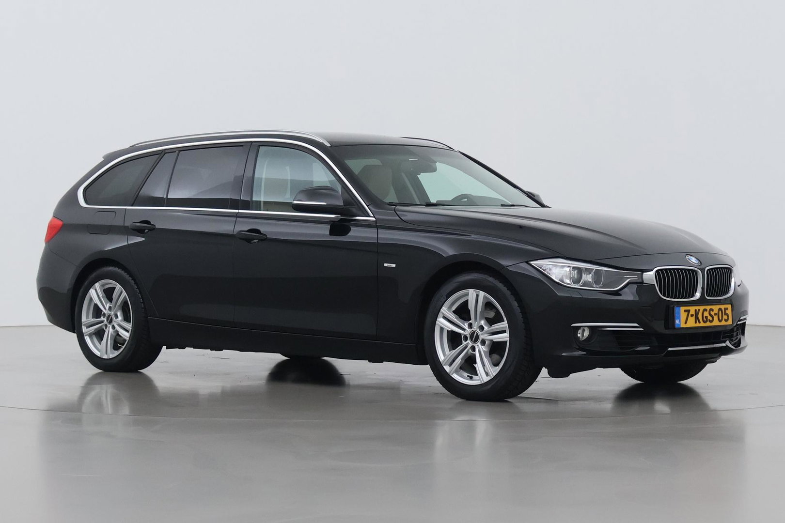 BMW 3 Serie Touring 320i Upgrade Edition | Trekhaak | Leder | Navigatie | PDC | Stoelverwarming