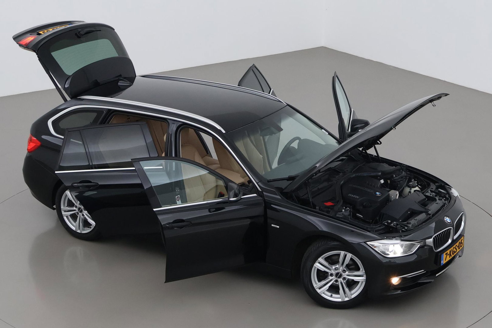BMW 3 Serie Touring 320i Upgrade Edition | Trekhaak | Leder | Navigatie | PDC | Stoelverwarming