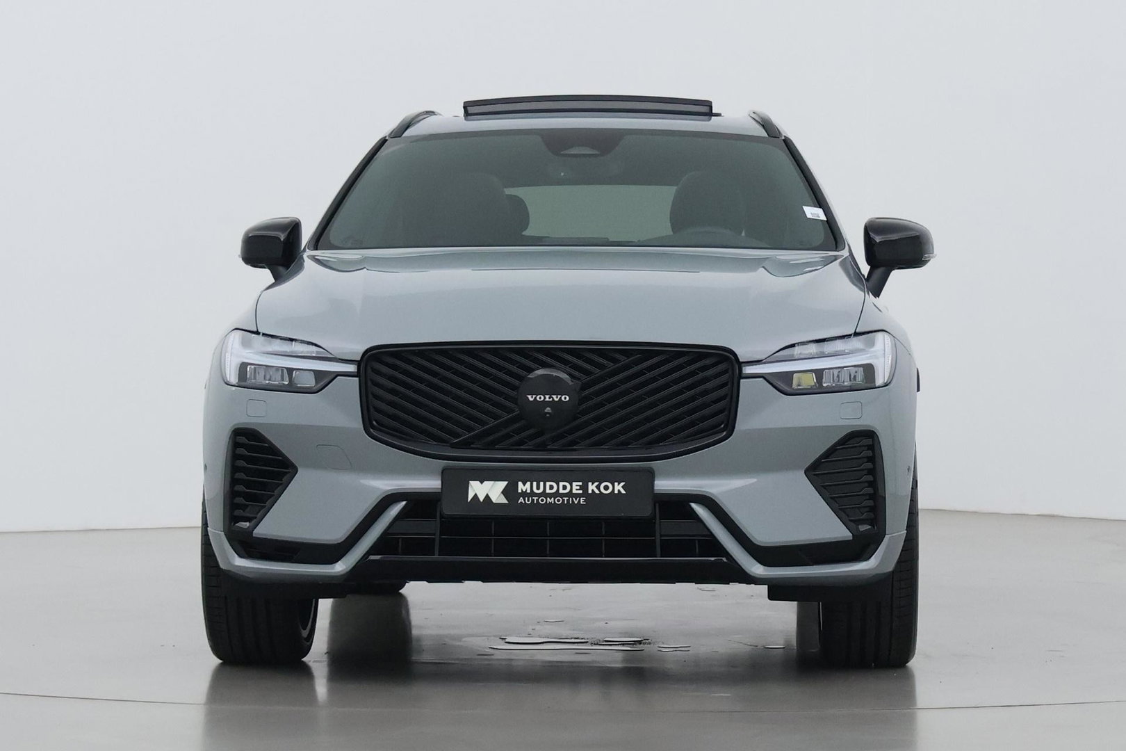 Volvo XC60 2.0 T6 Plug-in hybrid AWD Plus Black Edition | Panoramadak | Harman/Kardon | 360-Camera | Head-Up