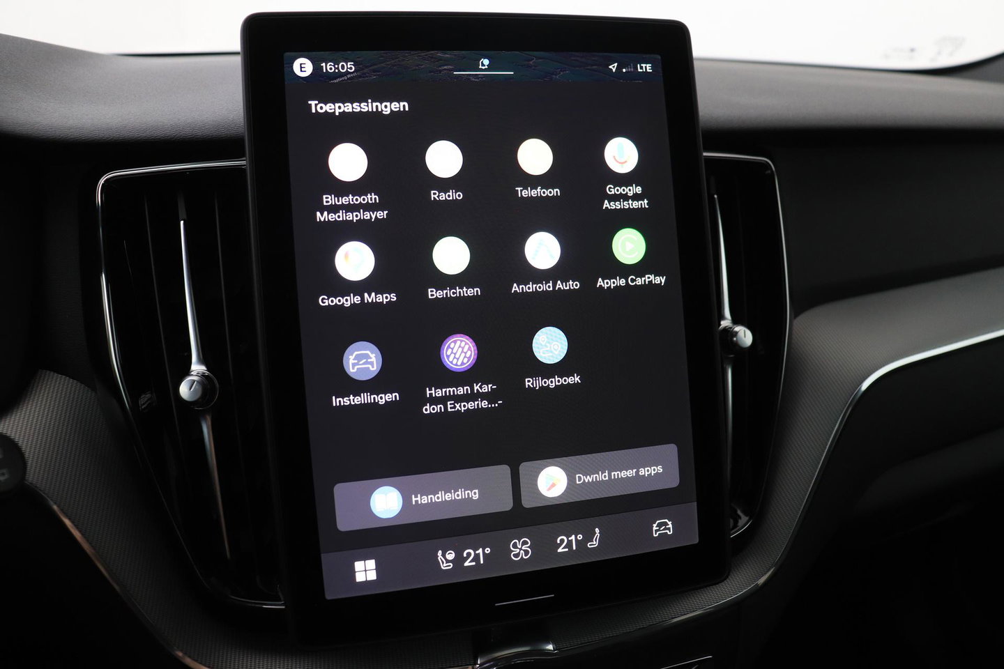 Volvo XC60 2.0 T6 Plug-in hybrid AWD Plus Black Edition | Panoramadak | Harman/Kardon | 360-Camera | Head-Up