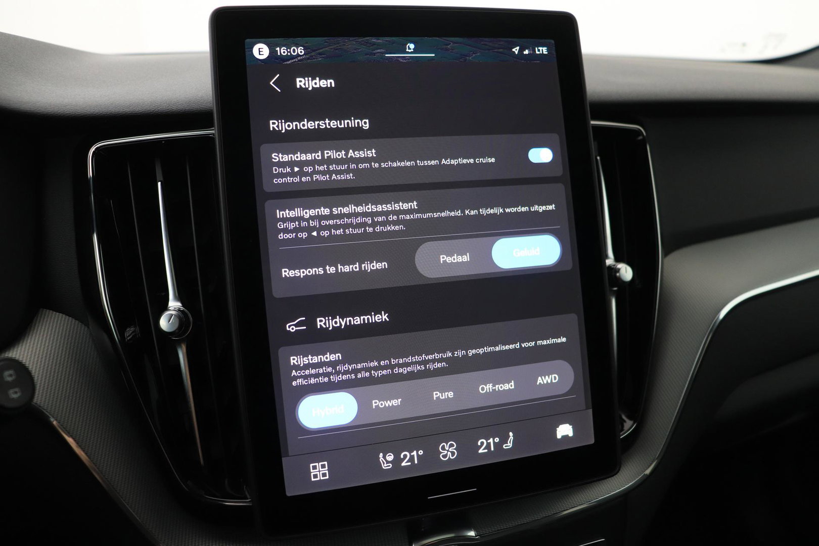Volvo XC60 2.0 T6 Plug-in hybrid AWD Plus Black Edition | Panoramadak | Harman/Kardon | 360-Camera | Head-Up