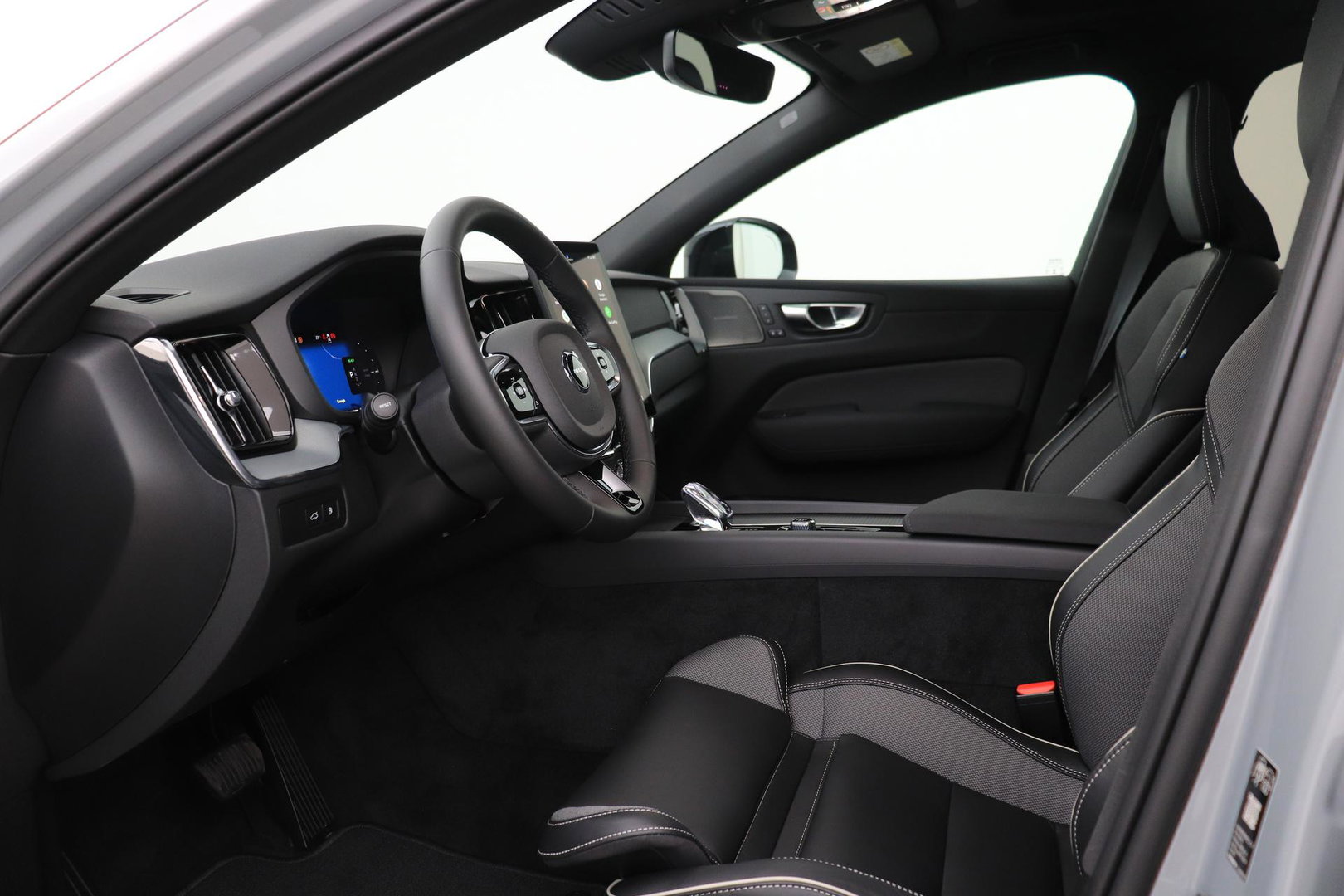 Volvo XC60 2.0 T6 Plug-in hybrid AWD Plus Black Edition | Panoramadak | Harman/Kardon | 360-Camera | Head-Up