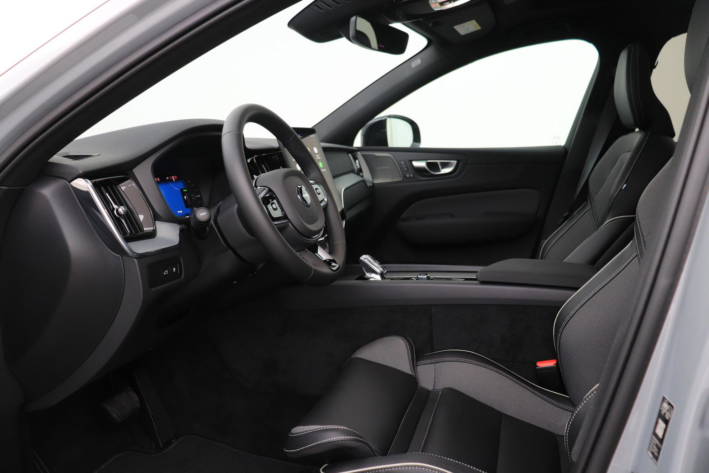 Volvo XC60 2.0 T6 Plug-in hybrid AWD Plus Black Edition | Panoramadak | Harman/Kardon | 360-Camera | Head-Up