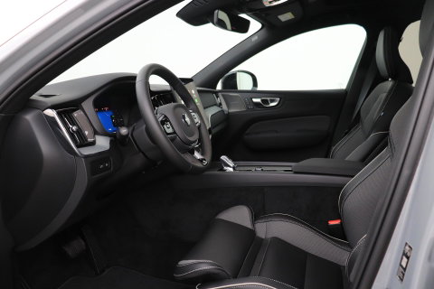 Volvo XC60 2.0 T6 Plug-in hybrid AWD Plus Black Edition | Panoramadak | Harman/Kardon | 360-Camera | Head-Up
