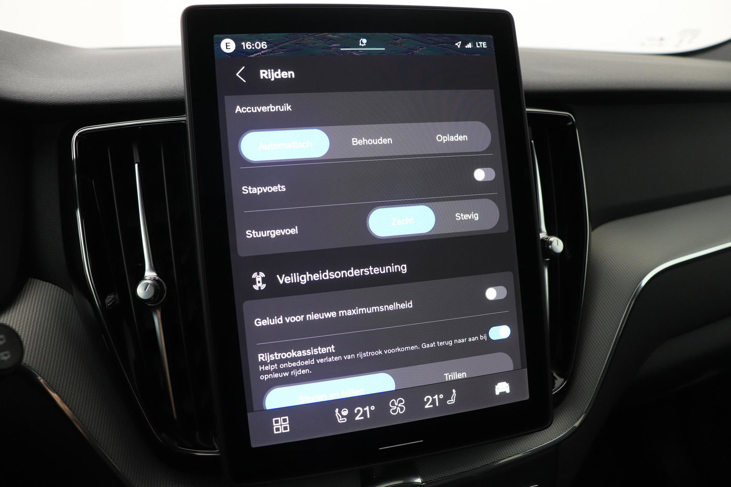 Volvo XC60 2.0 T6 Plug-in hybrid AWD Plus Black Edition | Panoramadak | Harman/Kardon | 360-Camera | Head-Up