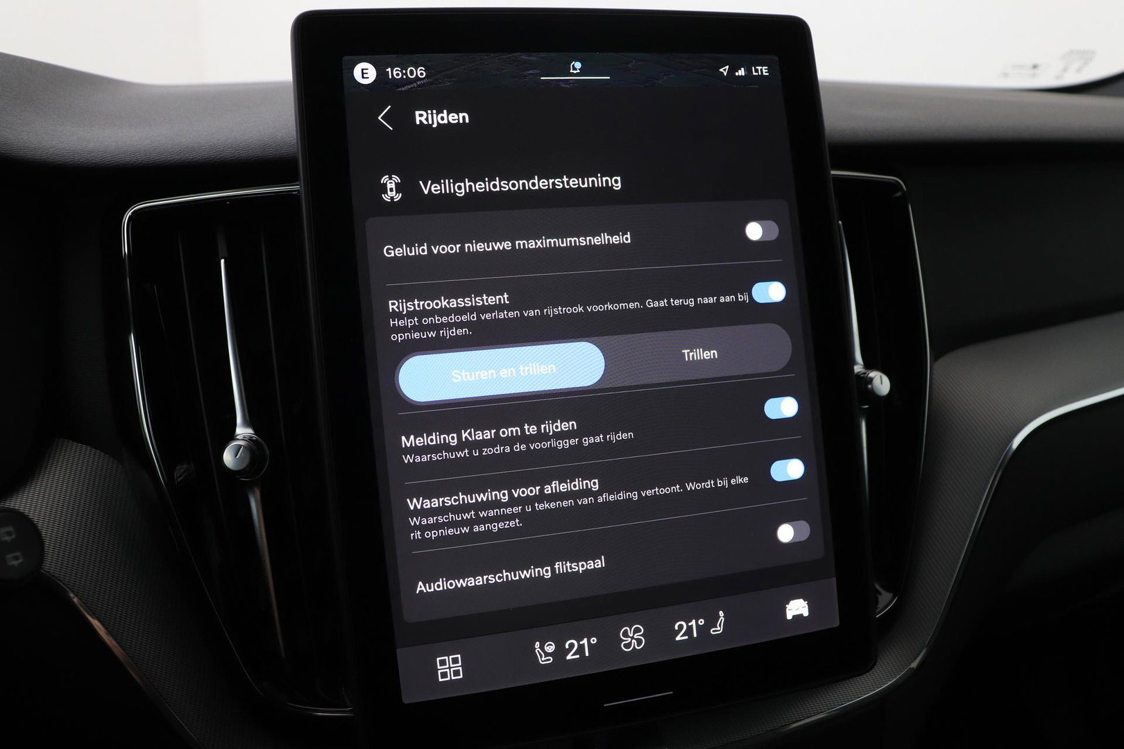 Volvo XC60 2.0 T6 Plug-in hybrid AWD Plus Black Edition | Panoramadak | Harman/Kardon | 360-Camera | Head-Up
