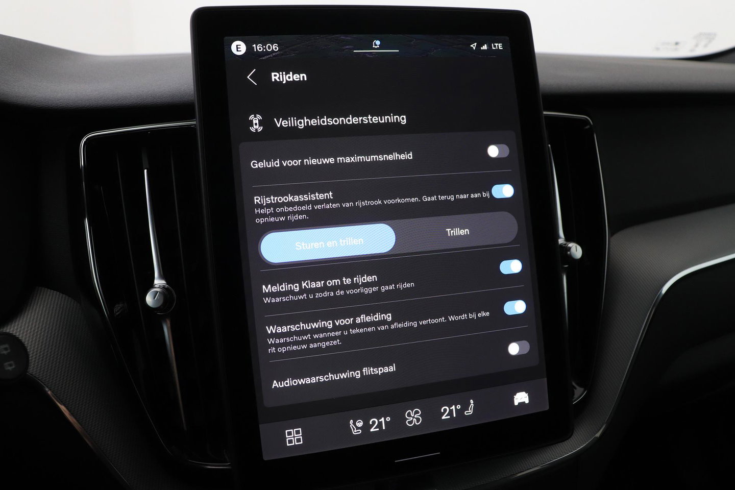 Volvo XC60 2.0 T6 Plug-in hybrid AWD Plus Black Edition | Panoramadak | Harman/Kardon | 360-Camera | Head-Up