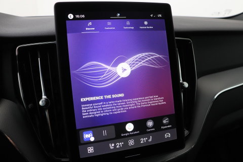Volvo XC60 2.0 T6 Plug-in hybrid AWD Plus Black Edition | Panoramadak | Harman/Kardon | 360-Camera | Head-Up