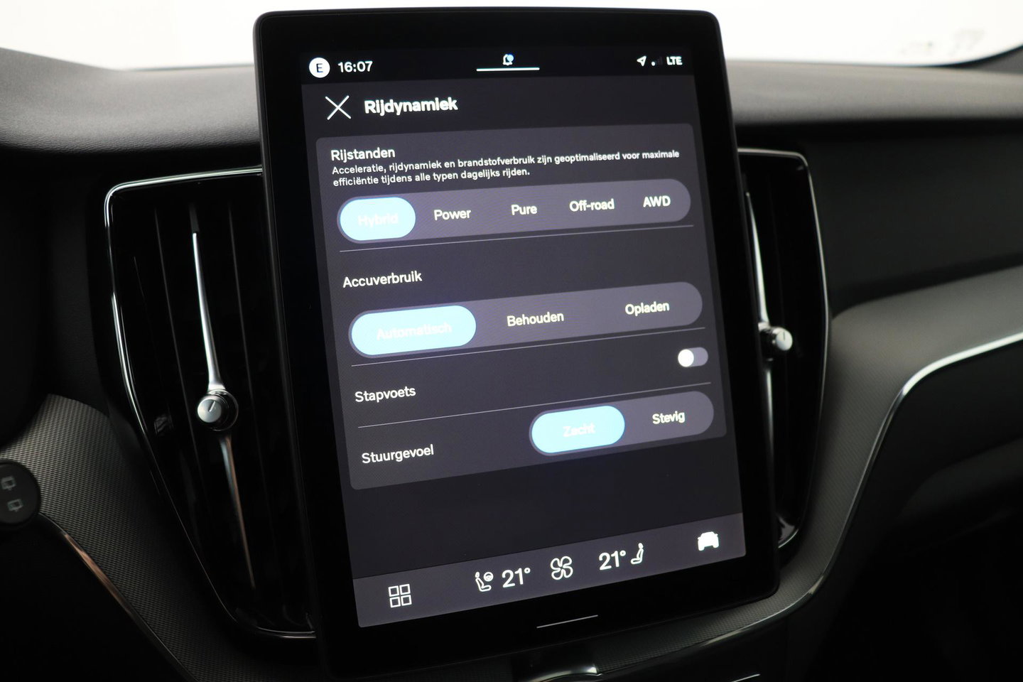 Volvo XC60 2.0 T6 Plug-in hybrid AWD Plus Black Edition | Panoramadak | Harman/Kardon | 360-Camera | Head-Up