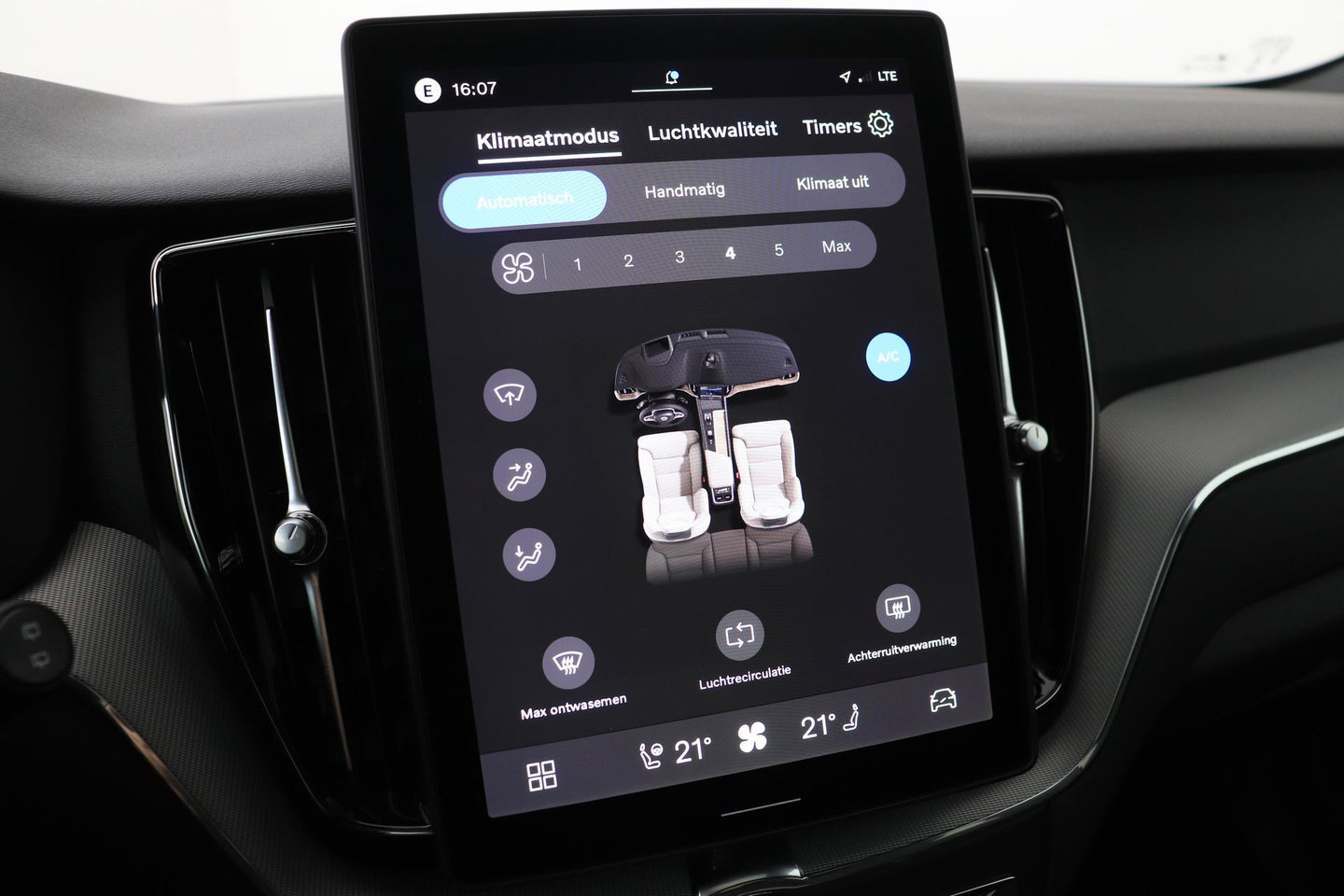 Volvo XC60 2.0 T6 Plug-in hybrid AWD Plus Black Edition | Panoramadak | Harman/Kardon | 360-Camera | Head-Up