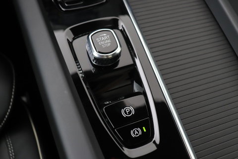 Volvo XC60 2.0 T6 Plug-in hybrid AWD Plus Black Edition | Panoramadak | Harman/Kardon | 360-Camera | Head-Up